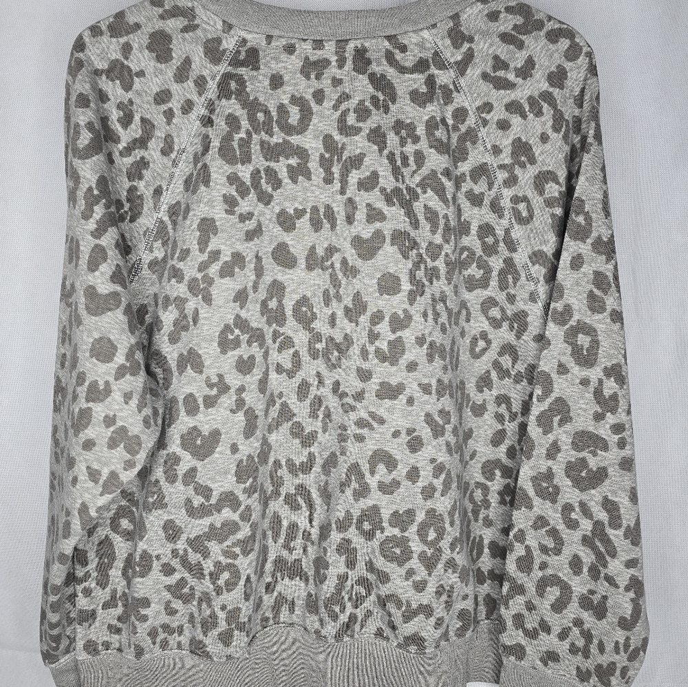 Old Navy Sweatshirt Gray Fleece Snow Leopard Long Sleeve Fleece Pullover XL - Picture 5 of 13